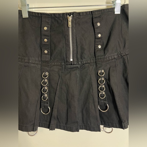 Vintage Y2K Tripp NYC Black Mini Skirt with Silver Hardware Detail - Picture 8 of 14